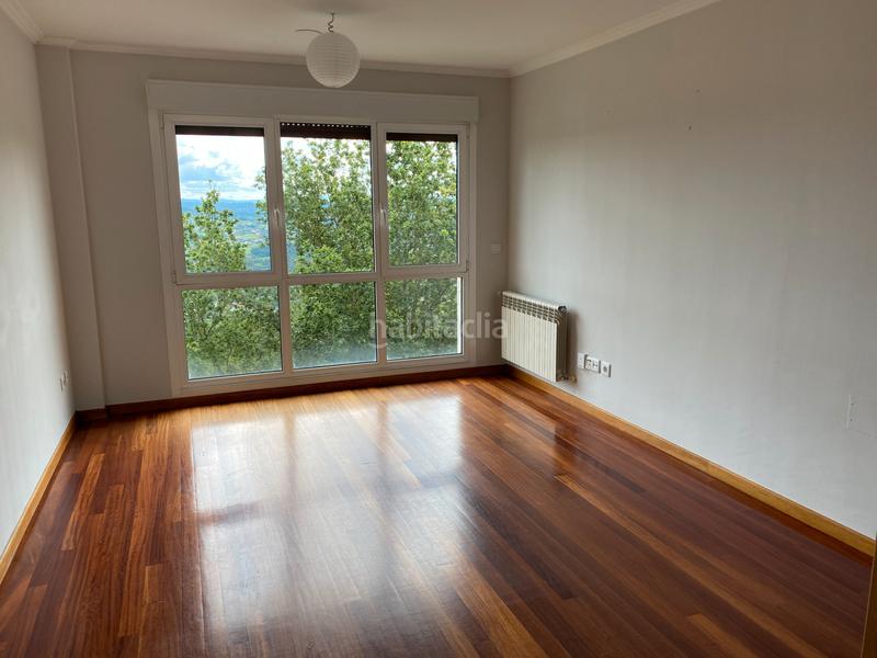 Foto bb5f4749-9a1b-437a-bb6b-ff249f5868a0. Pis amb calefacció aparcament a Teo