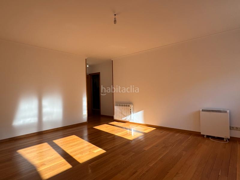 Foto 239524a0-3a78-4750-8631-2872ba709129. Alquiler piso  amplio junto a plaza de galicia en Santiago de Compostela