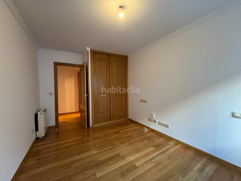 Foto 3b179bf1-e4b8-4839-8a3b-276f2f21e917. Alquiler piso  amplio junto a plaza de galicia en Santiago de Compostela