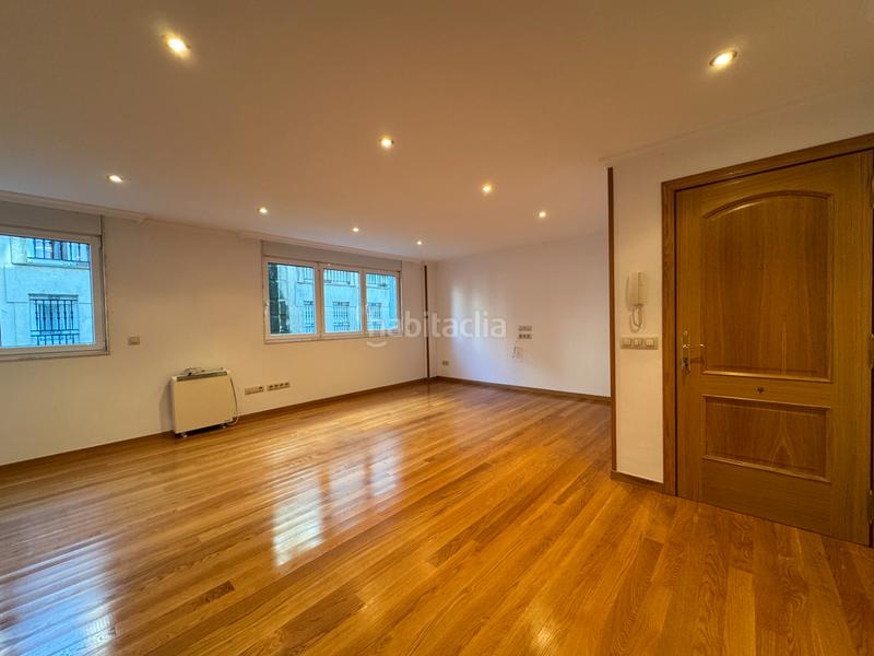 Foto 43b21907-d53c-49cc-8538-df071dfb5557. Alquiler piso  amplio junto a plaza de galicia en Santiago de Compostela