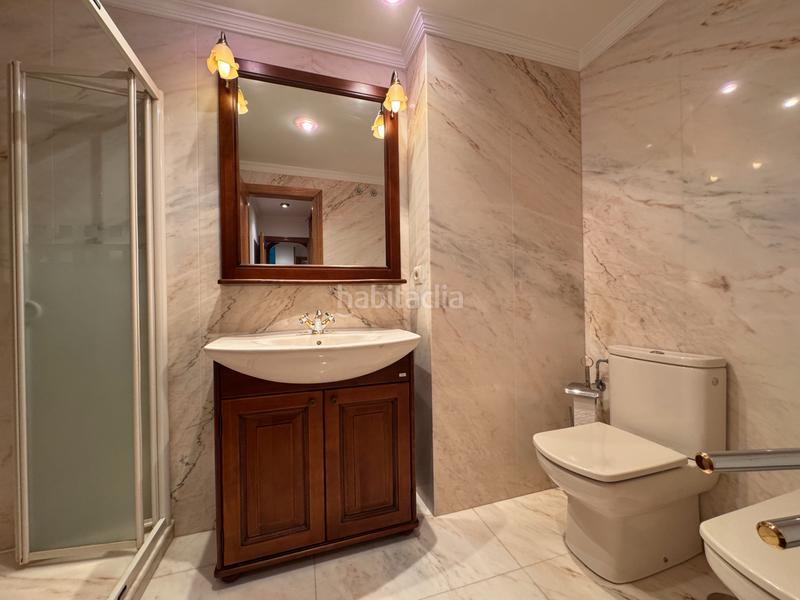 Foto 4d5efebf-151f-4509-ab9e-4151bc9e1a00. Alquiler piso  amplio junto a plaza de galicia en Santiago de Compostela