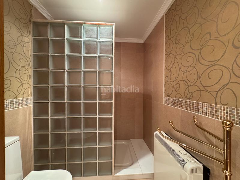 Foto 5ef9ca01-965b-492b-853a-77f2f19a672d. Alquiler piso  amplio junto a plaza de galicia en Santiago de Compostela