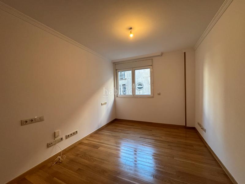 Foto 88ad3b50-05b2-4714-aa34-2a6073a585d8. Alquiler piso  amplio junto a plaza de galicia en Santiago de Compostela