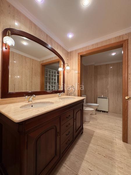 Foto a17b67c1-cf84-46c9-8f3f-43b8f2f22e47. Alquiler piso  amplio junto a plaza de galicia en Santiago de Compostela