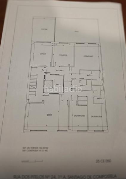 Foto 279db484-37dc-46da-8dbb-64c997878174. Miete etagenwohnung mit heizung parking in Ensanche - Sar Santiago de Compostela