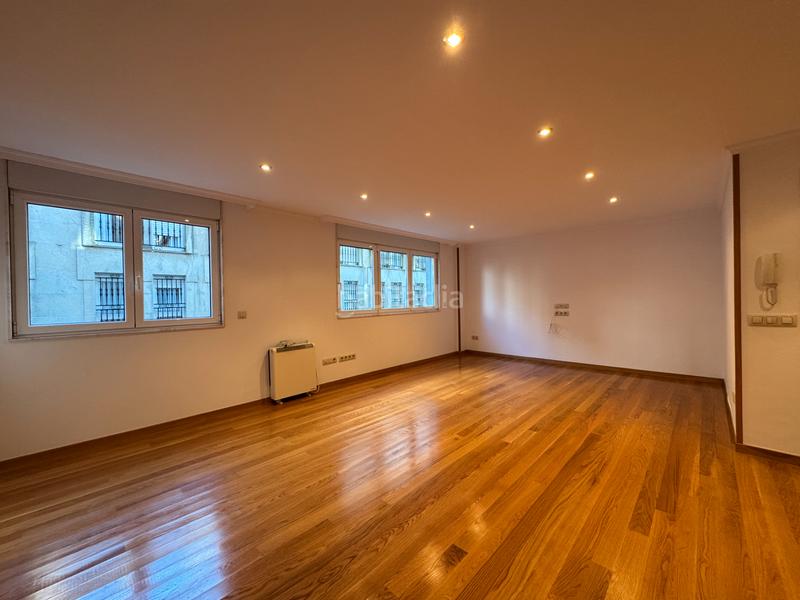 Foto 3dc9180e-f350-4677-afed-5d2c9a154b00. Miete etagenwohnung mit heizung parking in Ensanche - Sar Santiago de Compostela