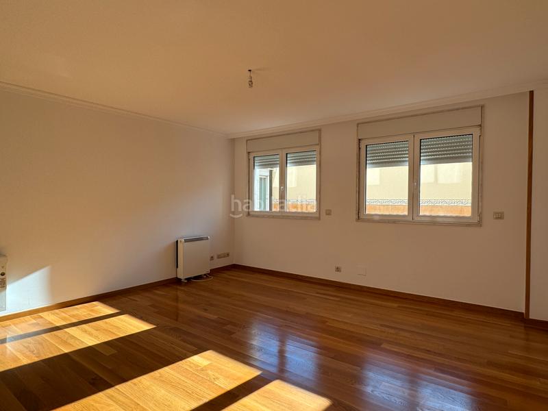 Foto 59efb766-a4e3-4fc2-a59f-0c43a265e3a6. Miete etagenwohnung mit heizung parking in Ensanche - Sar Santiago de Compostela