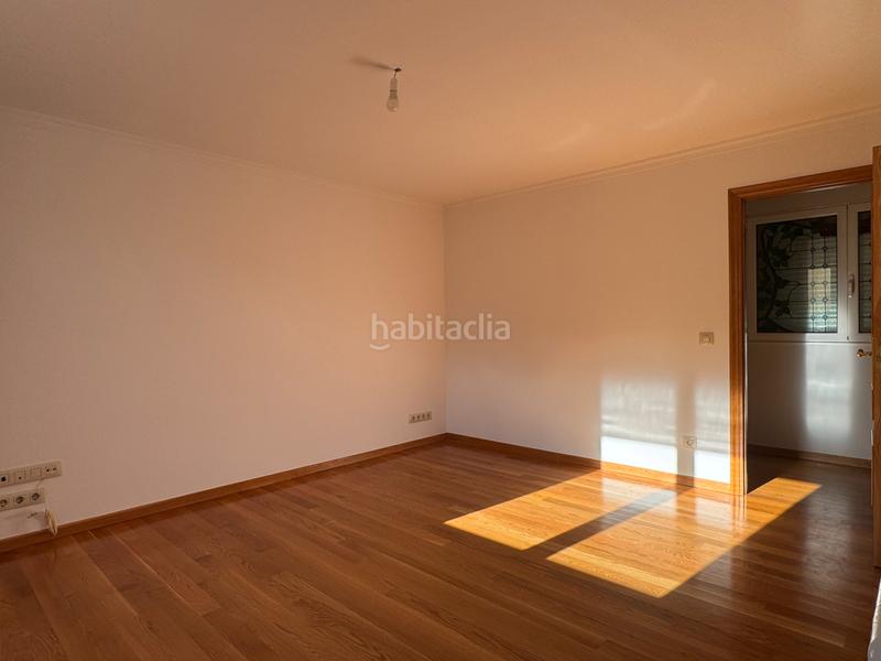 Foto c00085a3-a04d-400a-8fa8-782d2f84bc05. Miete etagenwohnung mit heizung parking in Ensanche - Sar Santiago de Compostela