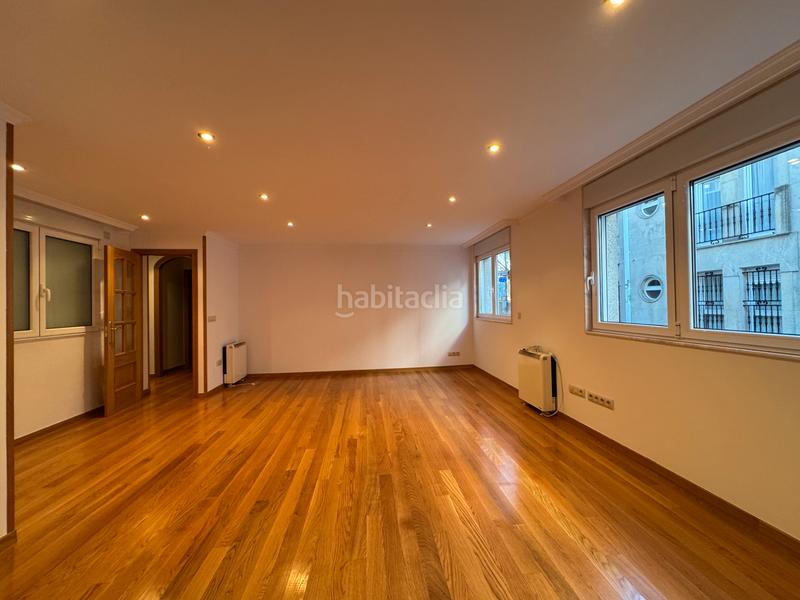 Foto d1e910f6-3430-4fcf-bb0a-0cd24e59882c. Miete etagenwohnung mit heizung parking in Ensanche - Sar Santiago de Compostela