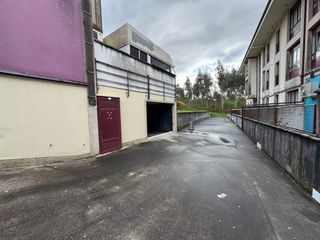 Miete Autoparkplatz in Travesía de montouto 49. Plaza de garaje muy amplia