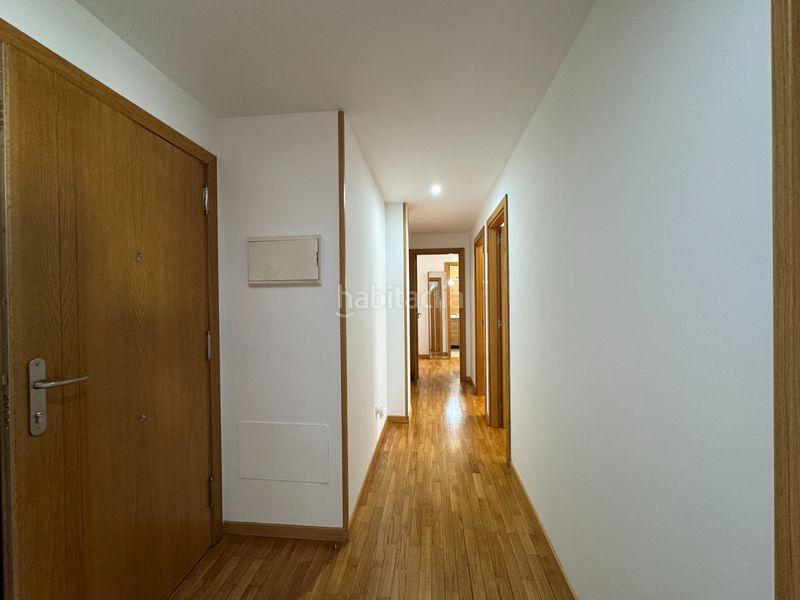 Foto 7488fe68-a821-4ce7-9d6c-8178151eea27. Rent flat with heating parking in O Milladoiro Ames