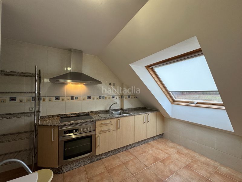 Foto 9f9df472-64f3-496f-93b1-4b6a532eb9dd. Rent flat with heating parking in O Milladoiro Ames
