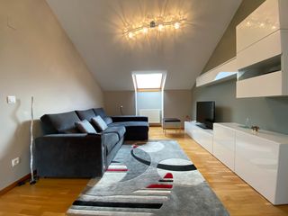 Rent Flat  Avda. do vinteseis. Amplio piso con terraza