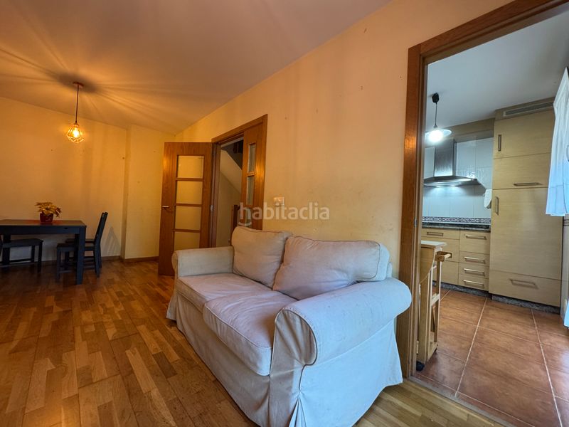 Foto 9c9909b0-5637-4000-ac3b-a1125c942371. Casa adossada amb xemeneia calefacció aparcament a Teo