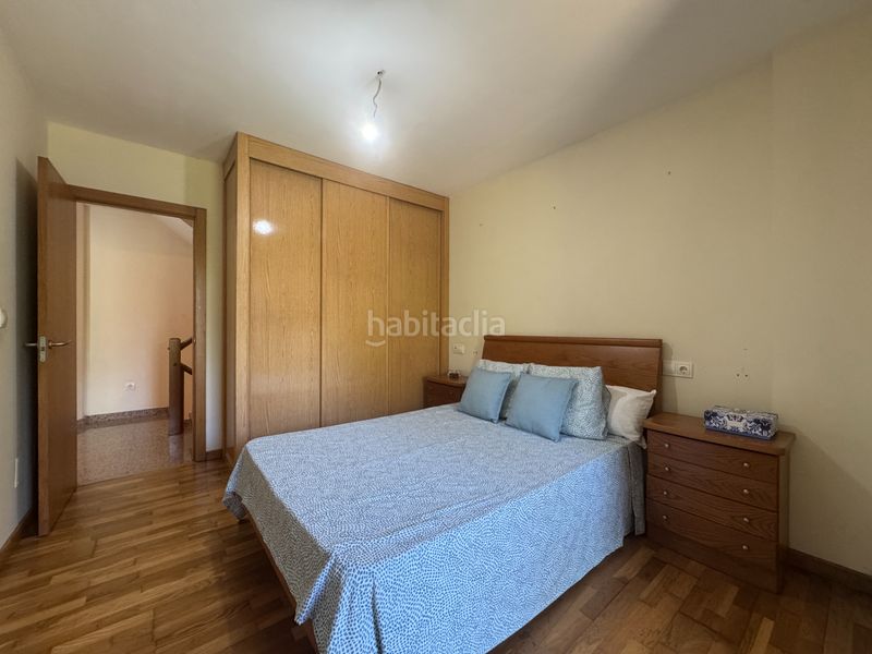 Foto be1a3fbc-cf07-48c5-b72d-11d1a1fd003e. Alquiler casa adosada chalet adosado a pocos minutos de santiago en Teo