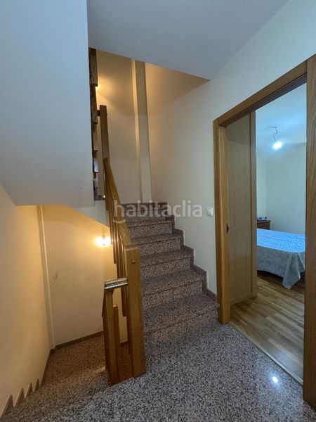 Foto 2c8e3f3e-6791-4066-8175-55a3eb659188. Lloguer casa adossada amb xemeneia calefacció aparcament a Teo