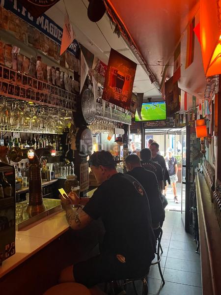 Foto 8d406a2b-3938-4a10-9204-418c96618ec3. Traspàs local comercial a carrer creu coberta 17 a Barcelona