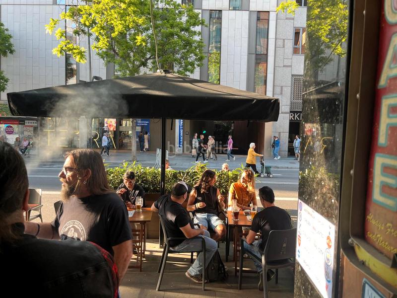 Foto f44e87a7-cf2d-43cf-83f5-a320c57722b1. Traspaso local comercial en carrer creu coberta 17 local en traspaso en Hostafrancs en Barcelona