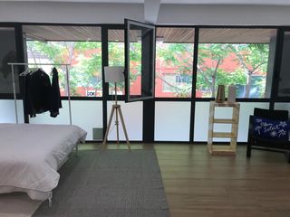 Flat in Carrer de déu i mata 154. Piso amueblado en les corts en venta