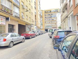 Local commercial à Pardaleras. Local com. en venta en pardaleras, 1 despacho.