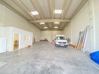 Affitto Capannone industriale in Rio segura. Nave industrial en alquiler en poligono el nevero, 1 dormitorio.