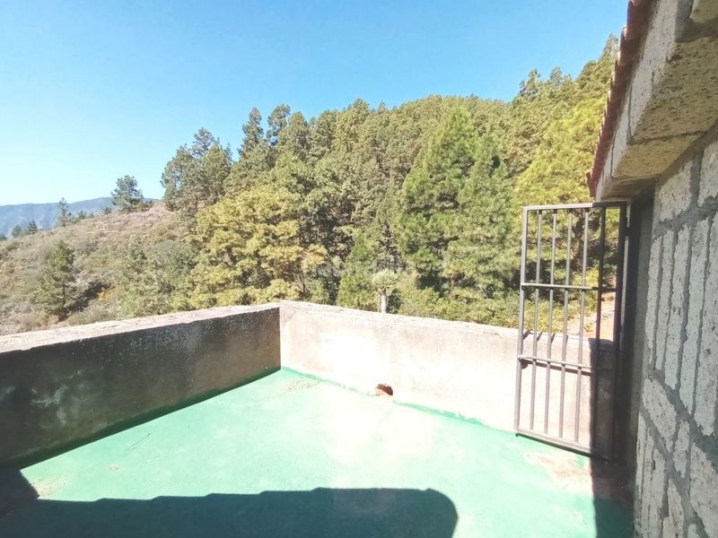 Foto c59d1c77-3a58-44ad-a79a-d376a4ae5efb. Xalet amb aparcament a Arafo