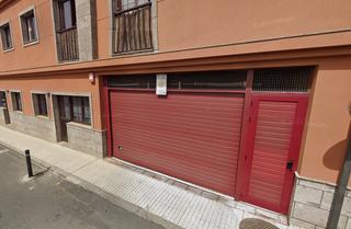 Aparcament cotxe  Calle juan pablo ii. Se vende plaza de garaje con trastero en arafo