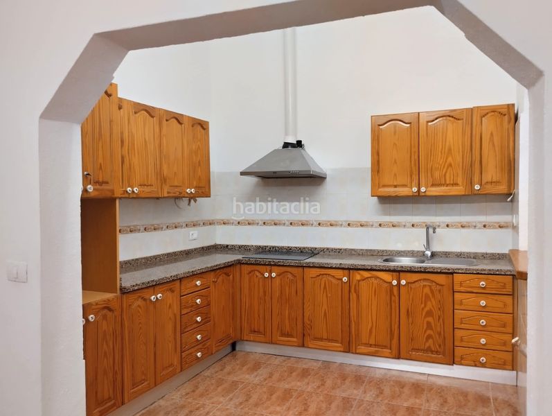 Foto a83204f5-ef77-4588-b25c-01b939a083cb. Casa adossada amb aparcament a Centro Güímar