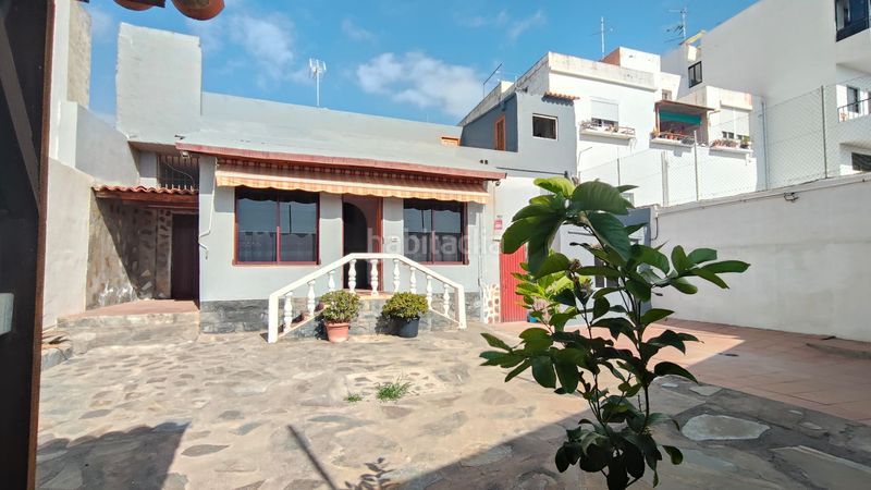Foto accc1471-f64d-4d18-94b2-a7bbe9003598. Casa adossada amb aparcament a Centro Güímar