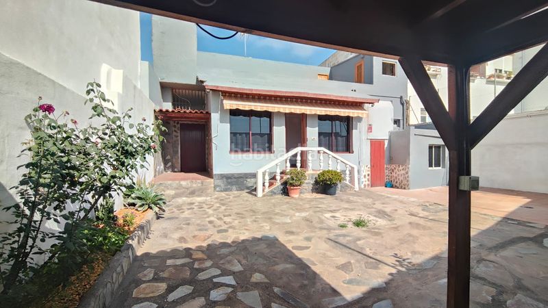 Foto c3b09aeb-9fea-4c0c-bd5e-51f38ccf9c77. Casa adossada amb aparcament a Centro Güímar