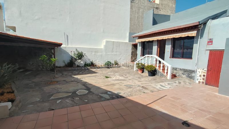 Foto cb4a9b44-8697-4818-ae5c-f4e6efb25812. Casa adossada amb aparcament a Centro Güímar