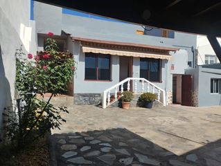 Reihenhaus  Calle de arafo. Se vende casa terrera con jardín en centro de güímar