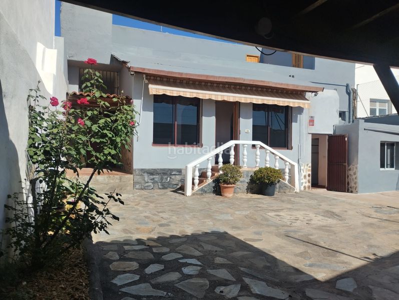 Foto cb5bb523-5c2a-4093-aaf1-906d80f3576d. Casa adossada amb aparcament a Centro Güímar