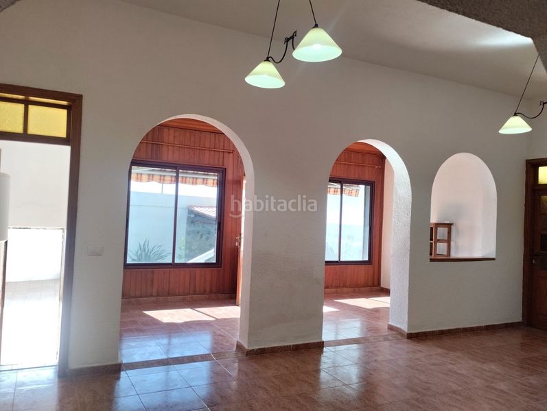 Foto cd8dbd53-dceb-4f07-8eb1-75e6e0648b37. Casa adossada amb aparcament a Centro Güímar