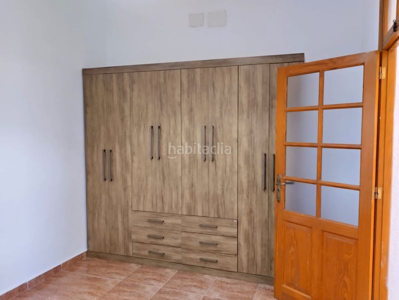 Foto f1c8c06b-cbfa-4cc6-8582-51b26f2bdd3f. Casa adossada amb aparcament a Centro Güímar
