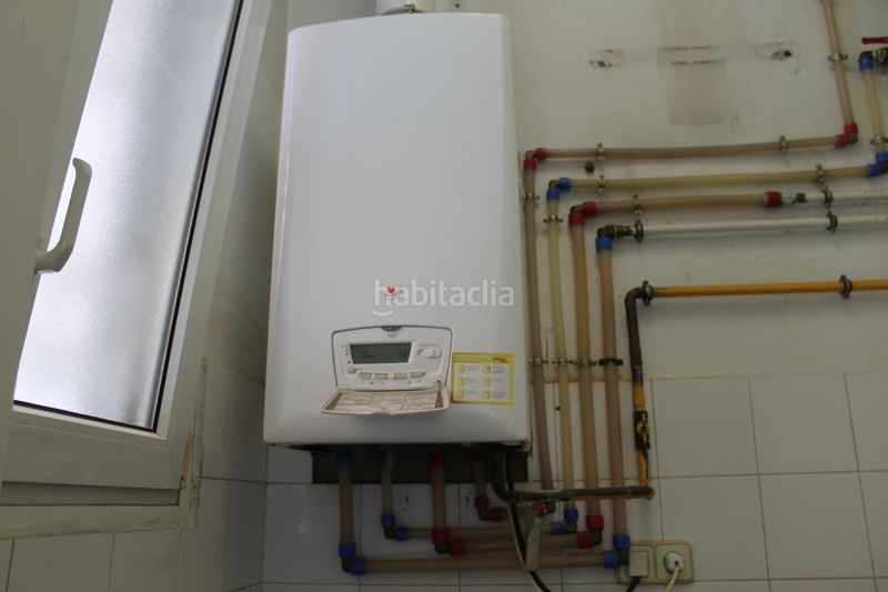 Foto e1146415-8e94-4c33-9b07-fda0e4c85d3f. Casa amb calefacció aparcament piscina a Martorell