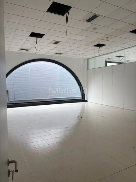 Foto e88a30a8-3801-468d-b5a9-e8e6325838a3. Alquiler local comercial en avenida de madrid 197 oficinas avda. madrid en Vigo