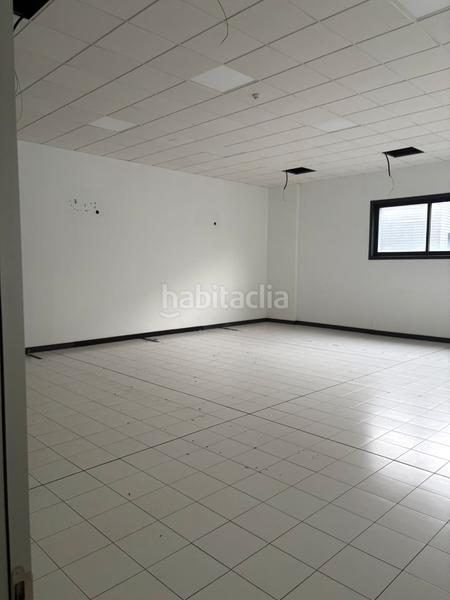 Foto c56a8a6d-a84c-4e86-9915-3698e11e3b9c. Rent business premise in avenida de madrid 197 in Vigo