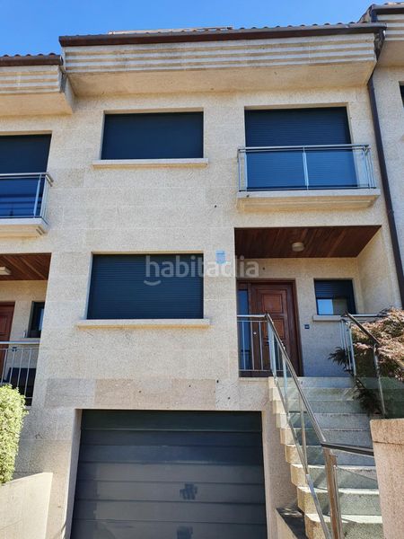 Foto 174f9bc6-5ea1-4cfc-bfad-d6e58af2c6c2. Casa adossada amb calefacció aparcament piscina a Vigo