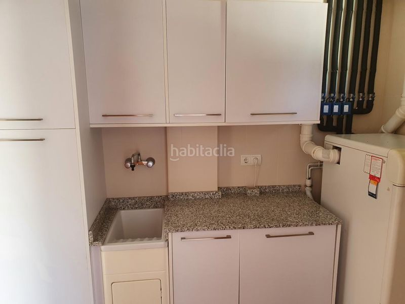 Foto 7b1ef2cc-db4b-439b-9ed7-36be6f4bfa1e. Casa adossada amb calefacció aparcament piscina a Vigo