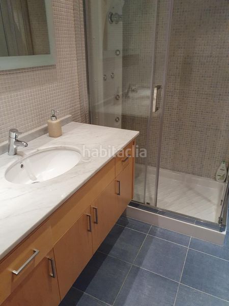 Foto 80b043d4-6d27-4b86-855d-722cee19b41a. Casa adossada amb calefacció aparcament piscina a Vigo