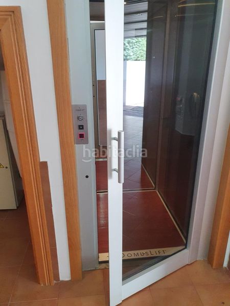 Foto b1e4e81e-a6c2-4e00-a3b5-1228cbfee1bd. Casa adossada amb calefacció aparcament piscina a Vigo