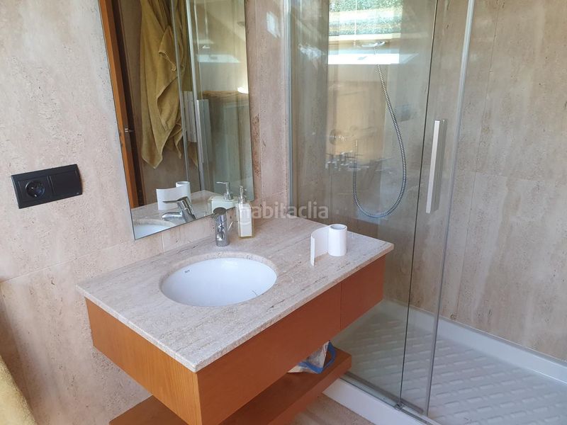 Foto b624a9c9-2aff-47d5-b991-0f2db31abe3d. Casa adossada amb calefacció aparcament piscina a Vigo