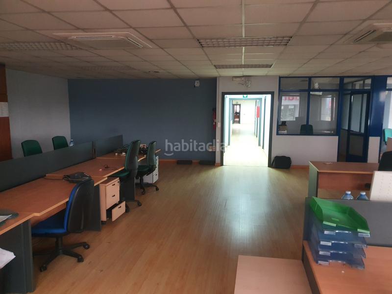 Foto 15c0800b-c9c1-4eff-beab-f29933511eaf. Miete büro in avenida de madrid 215 in Lavadores Vigo