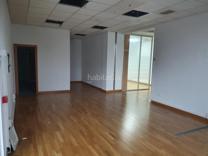 Foto 1933fe46-8cd1-4710-b5b1-87d8dd545613. Miete büro in avenida de madrid 197 in Lavadores Vigo