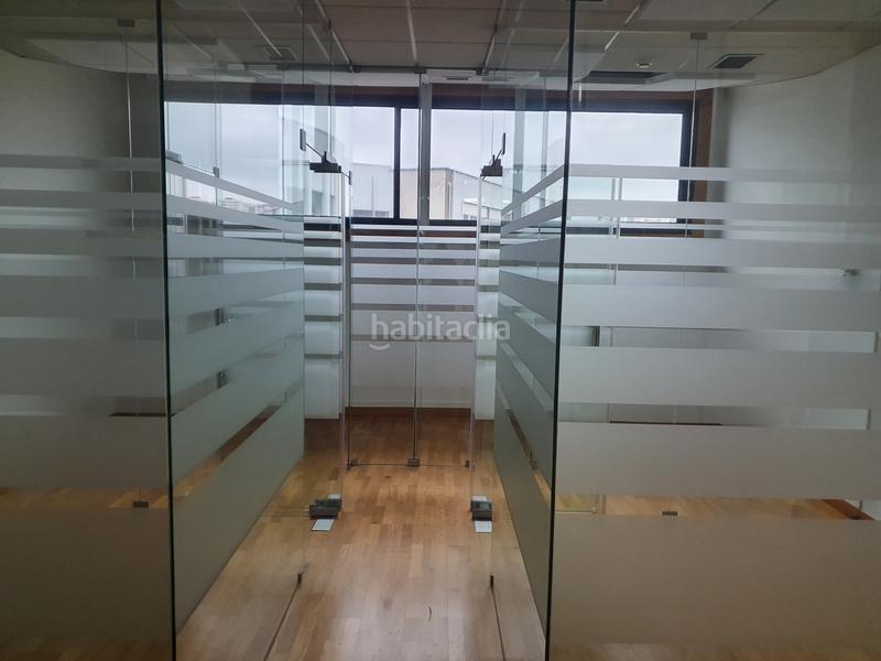 Foto 2043ae7c-1c23-4f0e-bca8-83093376cc62. Miete büro in avenida de madrid 197 in Lavadores Vigo
