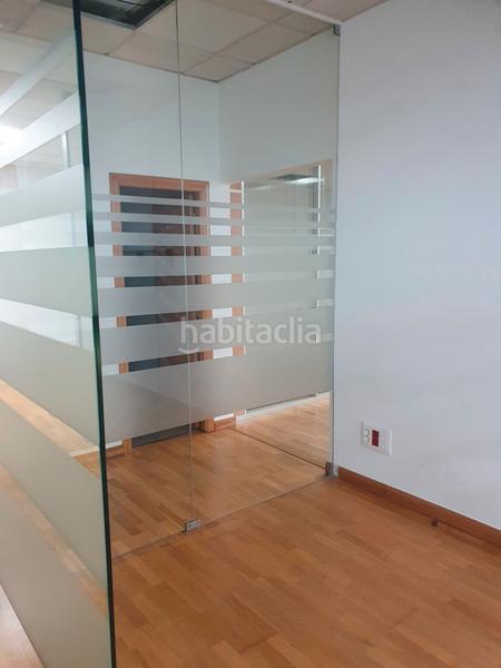 Foto 5c24133e-8adc-4445-b1cc-d19162f6ce67. Lloguer oficina a avenida de madrid 197 a Lavadores Vigo