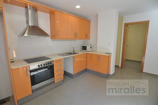 Rent Flat  Carrer àngel guimerà 13. Planta baixa al barri la galbanya