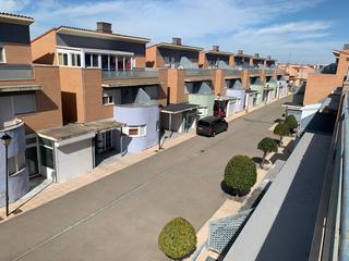 Maison jumelée  Paseo reina sofía. Adosado semiamueblado con tres plantas y piscina comunitaria