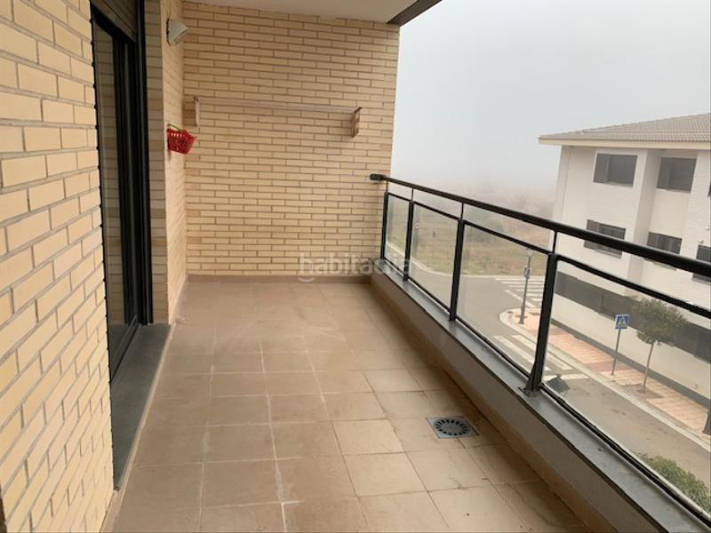 Foto 4a6013a2-7330-4d49-a49e-a93166996f84. Dúplex piso tipo duplex de dos dormitorios mas dos baños mas un aseo en Muela (La)